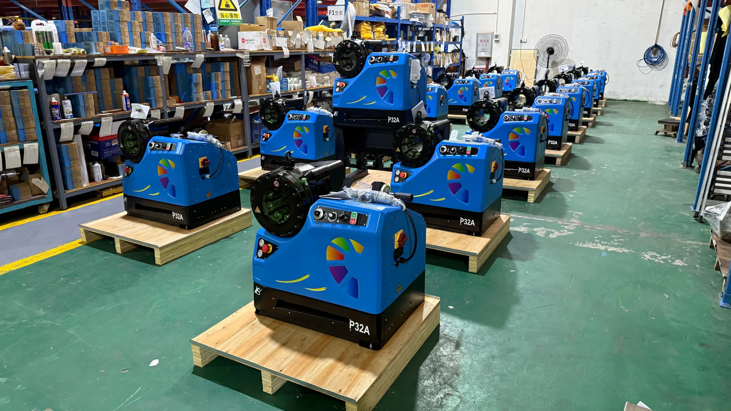Hydraulic hose crimping tool P32A industrial unit in workshop