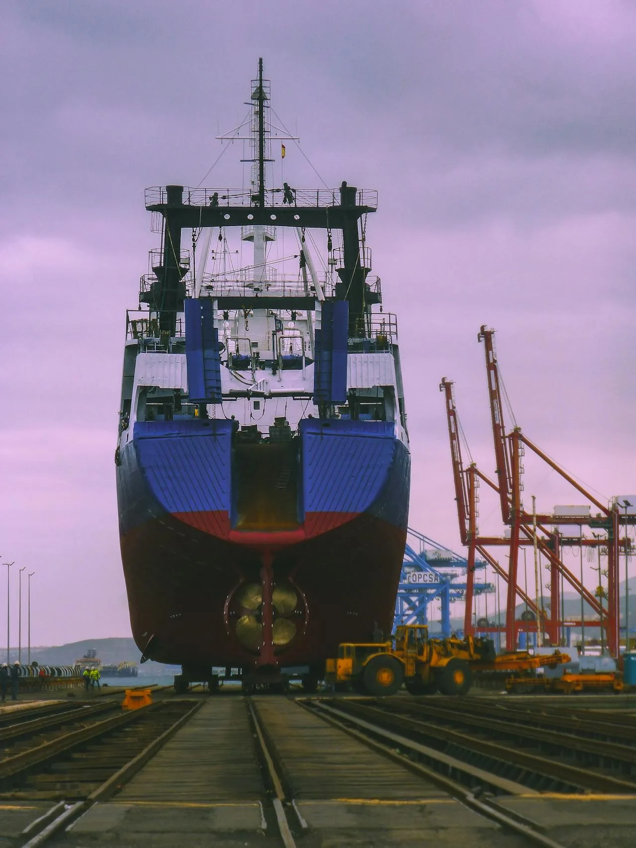 Cargo ship hydraulic system repair at dockyard using portable hydraulic hose crimper